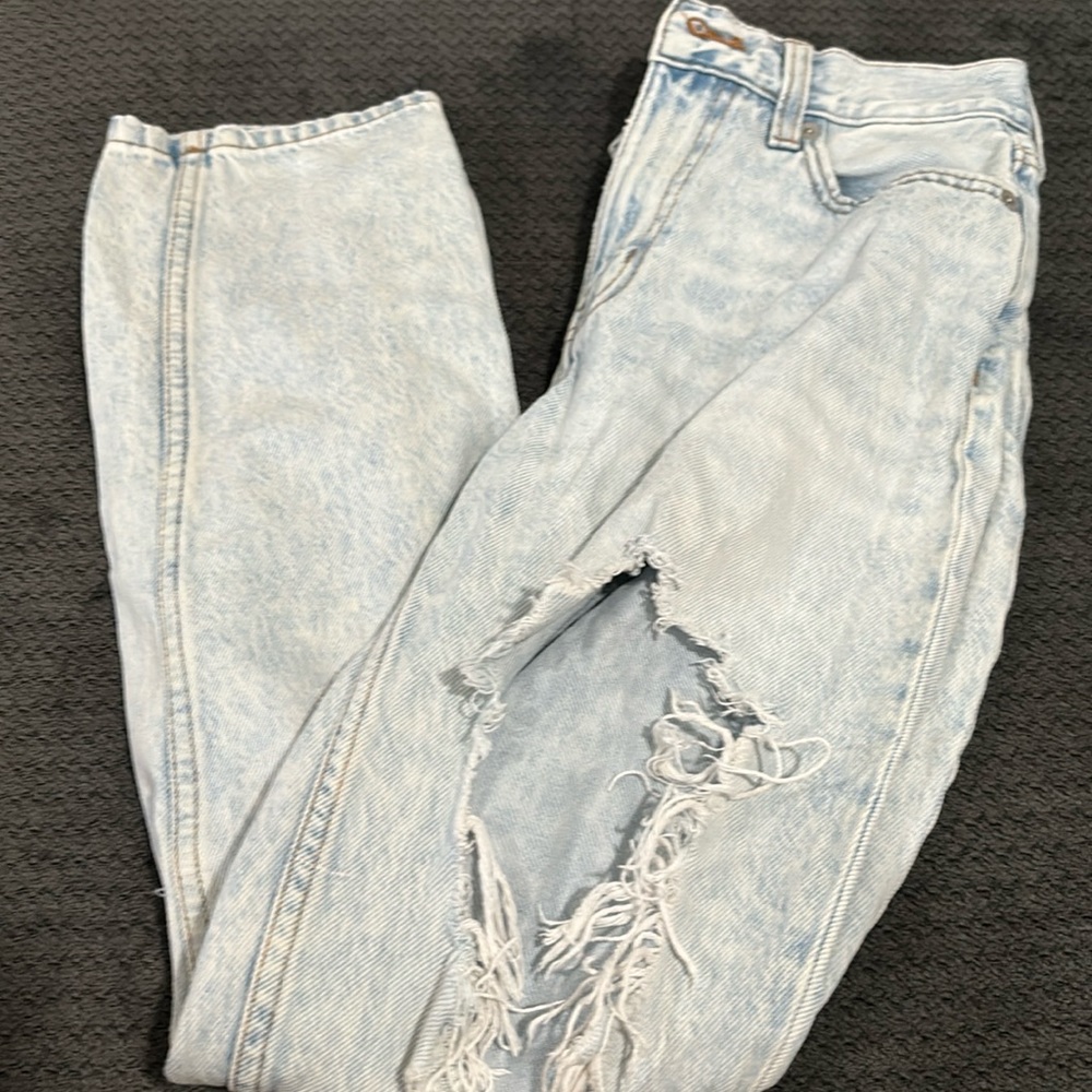 Aeropostale Light Wash Distressed Women’s Jeans